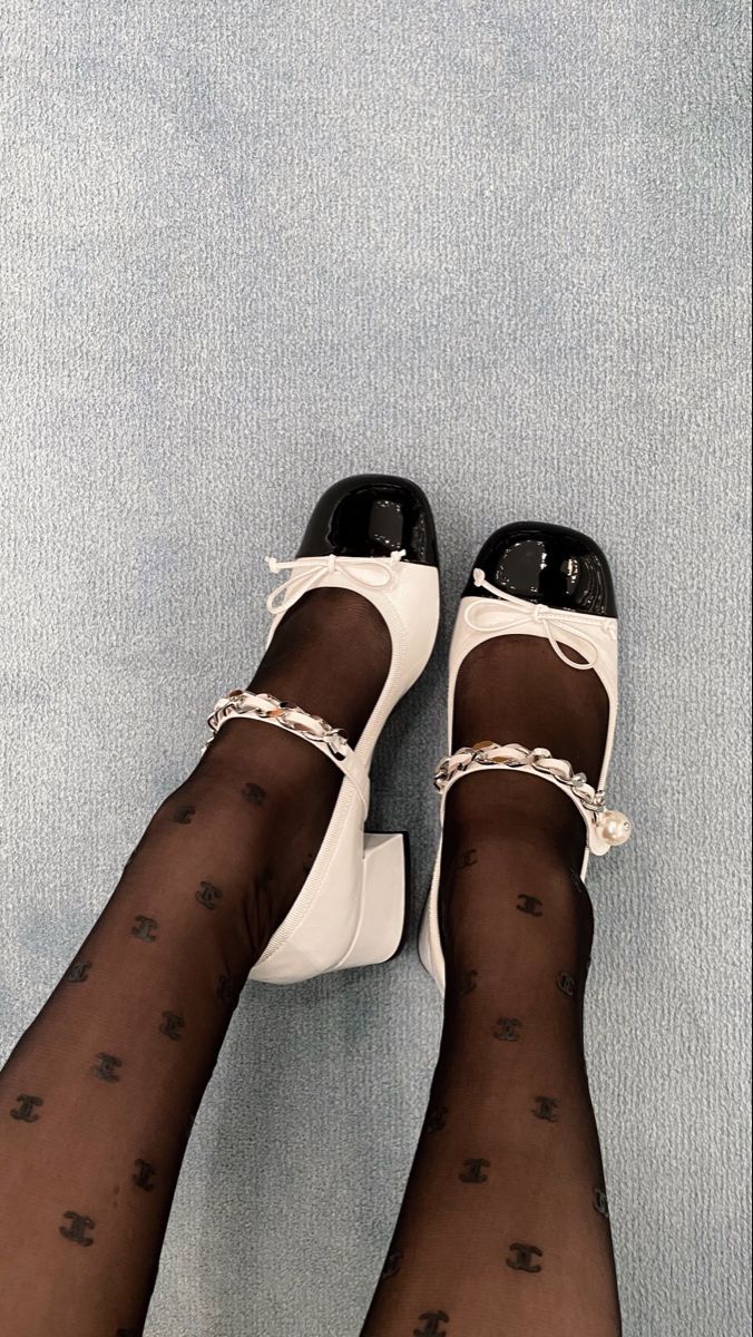 Mary Jane Shoes Outfit, Dr Shoes, Estilo Preppy, Classic Preppy, Shoe Inspo, Blair Waldorf, Aesthetic Shoes, Mary Jane Heels, Jane Shoes