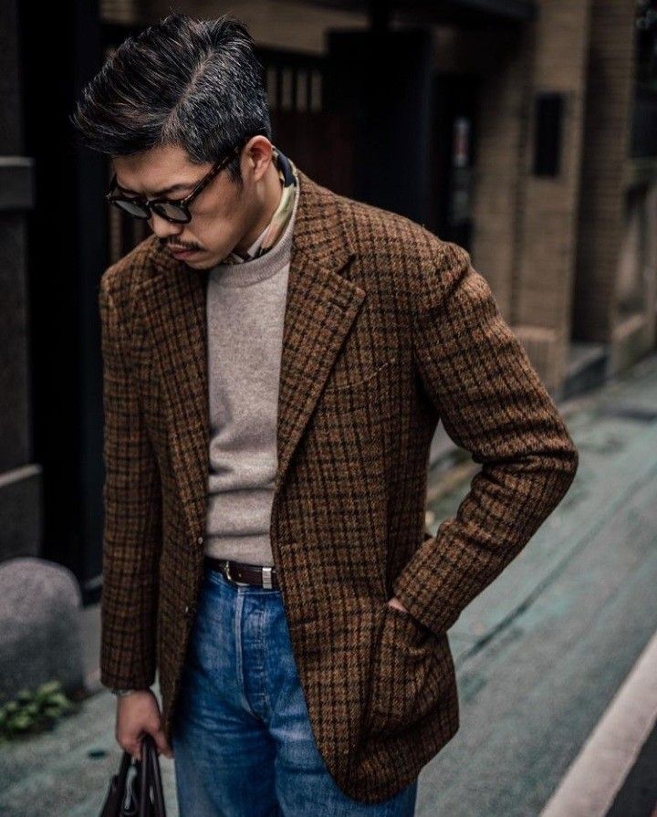 Men Silk Scarf Style, Classic British Style Men, Professor Style, Suit Style, Blazer With Jeans, Streetwear Men Outfits, Business Casual Men, Brown Jacket, Casual Blazer