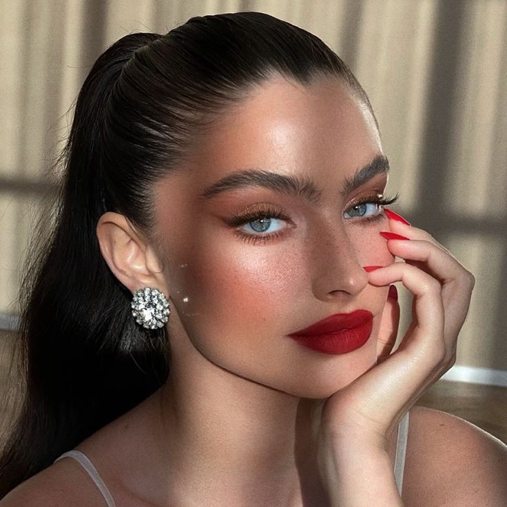 Makeup Bibir, Feminine Makeup, Red Lips Makeup Look, Maquillage On Fleek, Red Lipstick Makeup, Red Lip Makeup, Red Makeup, Makeup Transformation, Spring Makeup