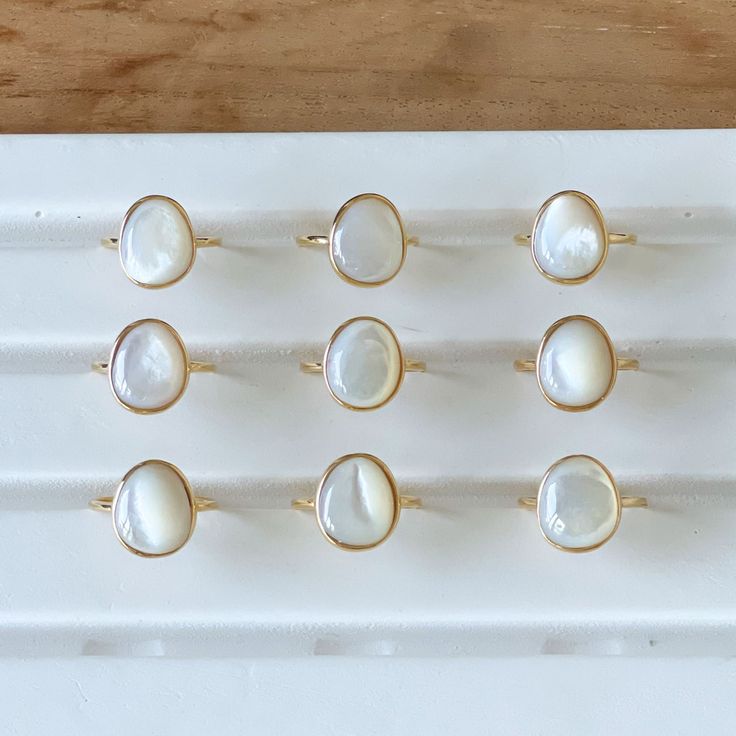 Mother Of Pearl Nails, Orlando Outfits, Mother Of Pearl Ring, Jewelry Styling, Mother Of Pearl Jewelry, Pearl Stone, Gold Statement Ring, Big Rings, Statement Ring Silver