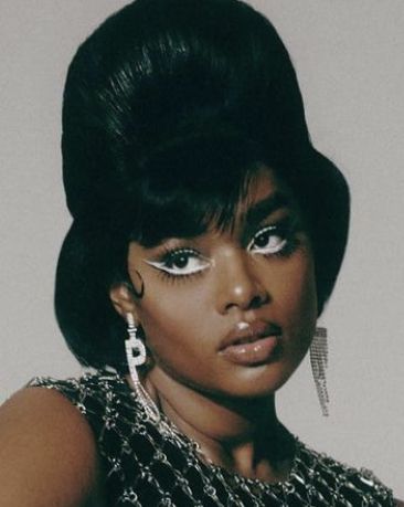 Black Women 70s Makeup, 70s Editorial Makeup, Vintage Editorial Makeup, 1970s Makeup Black Women, 70s Black Women Makeup, Editorial Makeup Black Model, Black 70s Makeup, 70s Makeup Black Women, Retro Makeup 70's