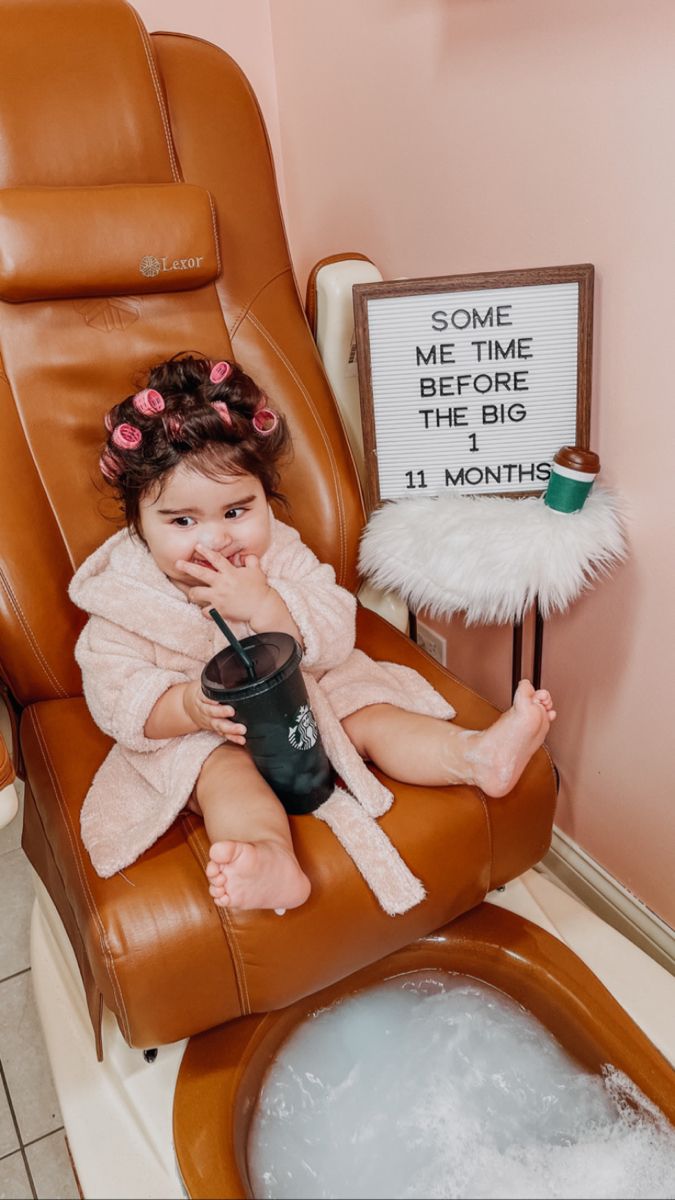 11 Month Photoshoot, 11 Month Picture Ideas, 10 Month Old Picture Ideas, 11 Months Photoshoot Ideas, Baby Themed Photoshoot Ideas, 7 Month Baby Photoshoot, 1 Month Old Caption Ideas, Baby 11 Months Photography, Baby 7 Months Photography