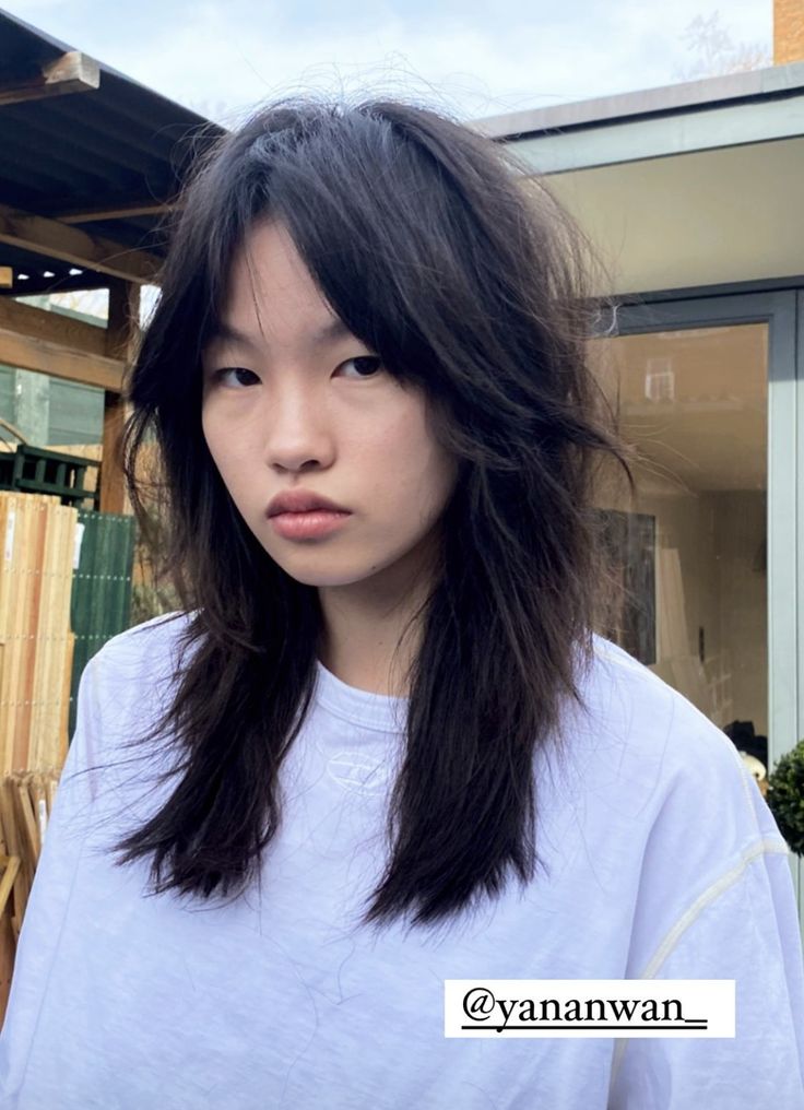 Choppy Long Wolfcut, Shag Wolfcut Straight Hair, Japanese Haircut Women, Medium Masculine Haircuts For Women, Straight Hair Wolfcut, Shag Haircut Asian, Haircuts For Asian Hair, Wolfcut Hair Long With Bangs Straight, Asian Straight Haircut