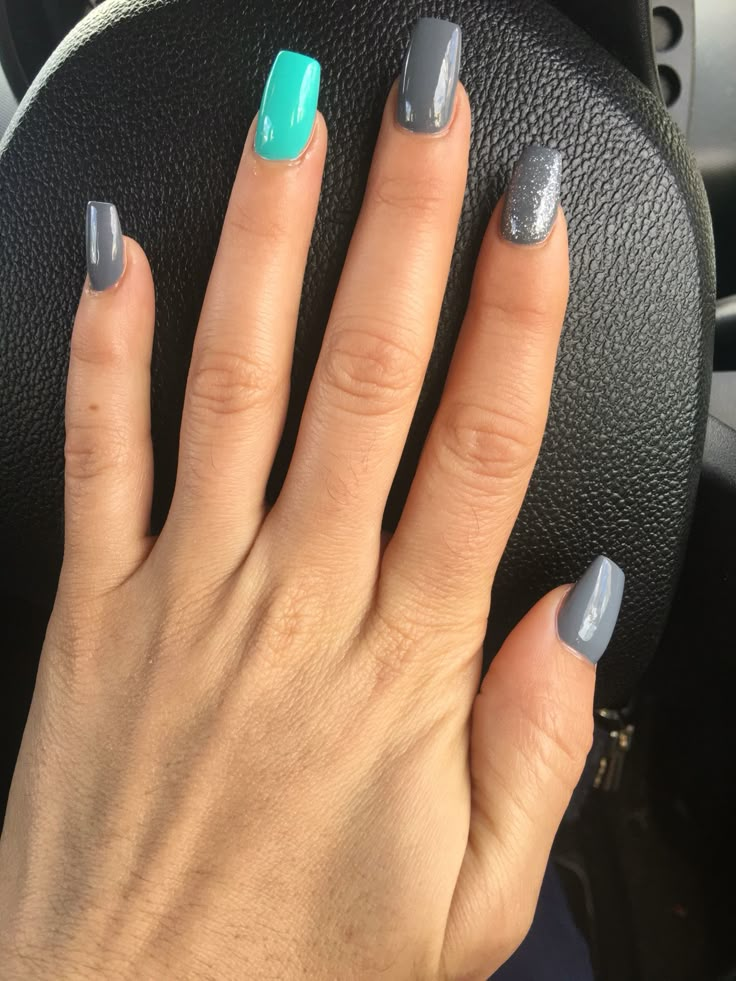 Chic nails turquoise & grey Teal And Gray Nail Designs, Teal And Grey Nails Design, Gray And Turquoise Nails, Teal And Gray Nails, Blue And Grey Nail Ideas, Turquoise And Grey Nails, Grey And Teal Nails, Grey Nail Ideas Acrylic, Chris Nails