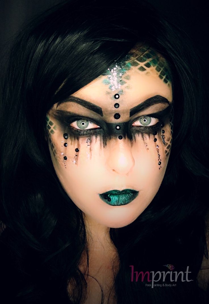 Plus Size Siren Costume, Horror Mermaid Makeup, Black Mermaid Makeup, Swamp Witch Makeup, Sea Witch Makeup, Dark Witch Makeup Halloween, Scary Mermaid Makeup, Scary Mermaid Costume, Evil Fairy Makeup