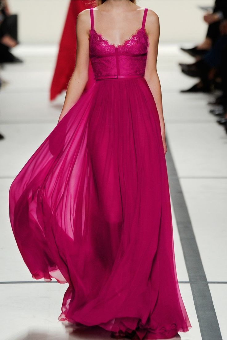 Elie Saab Pink, Mode Rose, Ellie Saab, Looks Street Style, Lace Bodice, Gorgeous Gowns, Lace Gown, Elie Saab, Beautiful Gowns