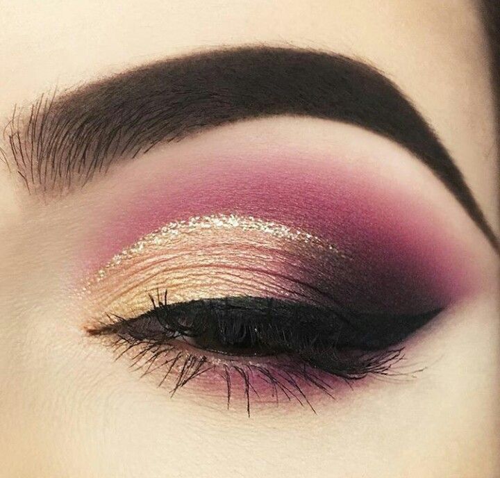 Pink and golden eye makeup , makeup ideas, makeup lovers, pink makeup ideas , beautiful makeup Make Up With Pink Dress Eye Makeup, Pink Gold Smokey Eye, Shimmer Eye Makeup Natural, Natural Shimmer Eye Makeup, Gold Shimmer Eye Makeup, Pink And Gold Eyeshadow Looks, Pink And Gold Eyeshadow, Pink Glitter Eye Makeup, Eye Makeup For Prom