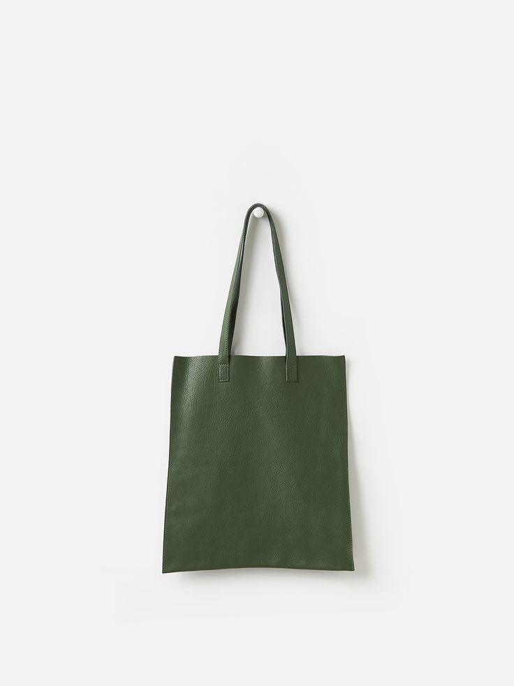 This minimal Envelope Tote is just the right size to keep all of your essentials stylishly at hand while you're out and about. Minimalist Bags With Flat Pocket For Everyday Use, Minimalist Bags For Everyday Use With Flat Pocket, Modern Envelope Bag For Everyday Use, Minimalist Everyday Bag With Flat Pocket, Minimalist Everyday Bags With Flat Pocket, Minimalist Rectangular Bag With Flat Pocket, Versatile Envelope Bag For Everyday Use, Minimalist Envelope Bag For Everyday, Modern Envelope Shoulder Bag For Everyday