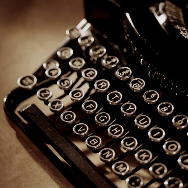 an old fashioned typewriter sitting on top of a table