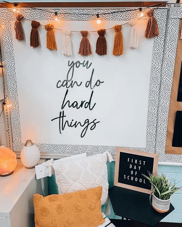 there is a sign that says you can do hand things on the wall behind it