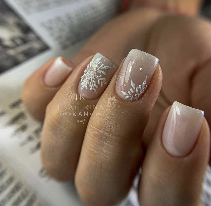 Christmas Gel Nails, Bride Nails, Nails 2023, White Nail, Short Acrylic Nails Designs, Neutral Nails, Xmas Nails, Floral Nails, Chic Nails