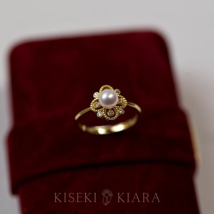 Vintage French Lace Natural Freshwater Pearl Ring, 14K Real Gold Ring, Classic Four Leaf Clover Clutch Moissanite Diamond Ring, Promise Ring DETAILS ♡⃛ ⃛ Main stone: Freshwater Pearl; approx. 5.5~6mm Side stone: Moissanite/ Diamond Band width: 1.5mm Band thickness: 1.2mm OUR GEMSTONES ♡⃛ ⃛ At Kiseki Kiara, we use both precious and semi-precious stones throughout our jewelry designs, with each stone set-by-hand in our workshop. We carefully source gemstones for their quality and color ensuring yo 14k Stamped Pearl Wedding Ring, Elegant Yellow Gold Cluster Ring For Marriage, 14k Gold Pearl Ring With Rose Cut Diamonds, 14k Yellow Gold Pearl Ring With Center Stone, Gold Moissanite Jewelry For Marriage, Elegant 14k Stamped Diamond Ring For Marriage, Formal 14k Gold Pearl Ring With Halo Setting, Elegant 14k Stamped Diamond Marriage Ring, Exquisite 14k Gold Pearl Ring For Anniversary