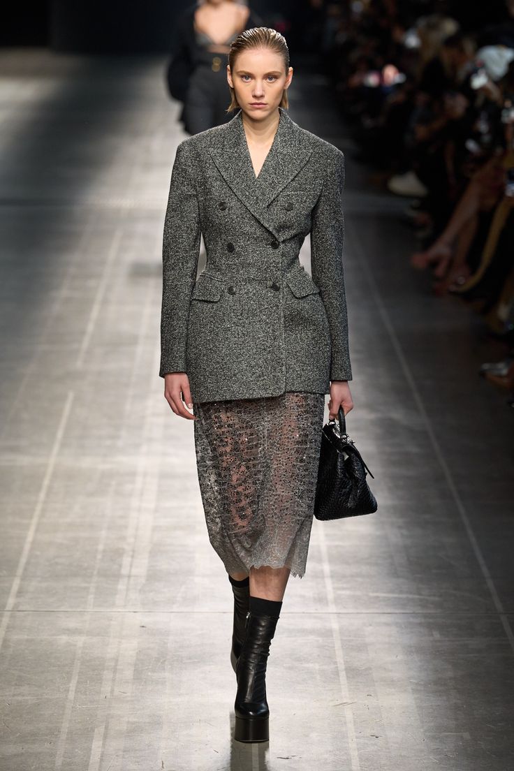 Smart Casual Women, Smart Outfit, Ermanno Scervino, Runway Looks, Casual Chic Style, Fall 2024, Winter Fashion Outfits, Coat Fashion, Beautiful Fashion