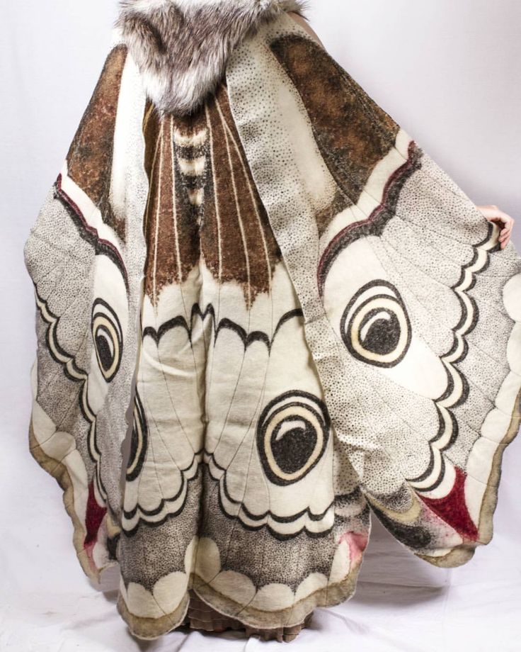 “Tada! Dye-painted wool felt cape, part of my emperor moth comission.” By aurorajay on Tumblr. Emperor Moth, 가을 패션, Fantasy Clothing, Fantasy Fashion, Cool Clothes, Character Outfits, Larp, Costume Design, Character Design Inspiration