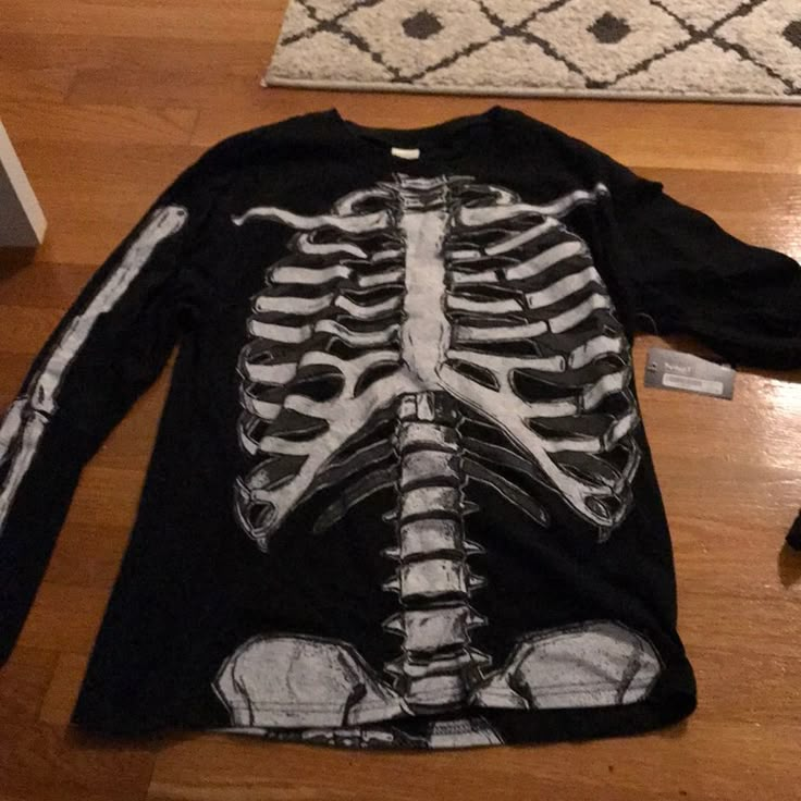 New With Tag Skeleton Tshirt Long Sleeve, Upcycle Long Sleeve Shirt, Skeleton Bleach Shirt, Bleach Skeleton Shirt, Skeleton Shirt Outfit, Bleach Shirt Design, Spine Shirt, Skeleton Neck, Bleach Shirt Ideas