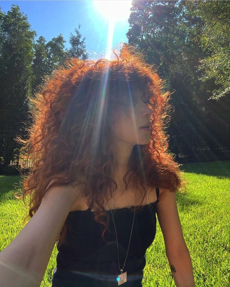 Cool Curly Hair Color, Curly Red Hair Aesthetic Faceless, Shag On Wavy Hair, Medium Ginger Hair, Cute Alt Hairstyles, Summer Curly Hair Color, Frizzy Red Hair, Curly Red Head, Alt Curly Hairstyles