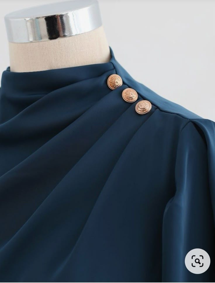 Detail Couture, Diy Necklaces, Neckline Designs, Designs For Dresses, Satin Top, Fashion Design Clothes, Mode Inspiration, Fashion Sewing, Fashion Details