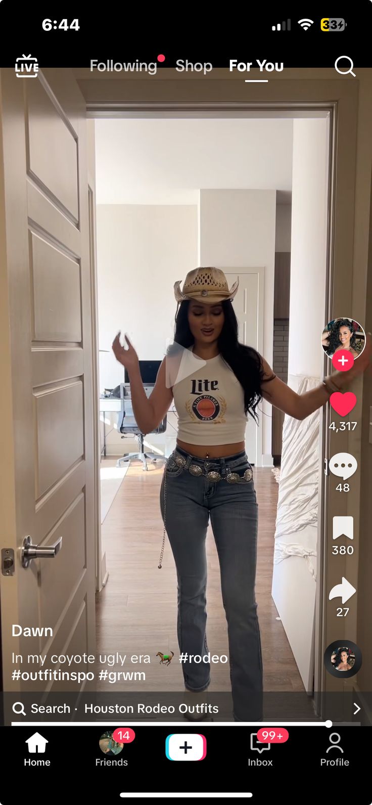 Baddie Rodeo Outfits, Country Concert Outfit Black Women, Houston Hottie Outfit, Baddie Country Outfit, Rodeo Outfit Inspiration, Picolandia Outfits Women, Baddie Western Outfits, Country Baddie Outfits, Horse Back Riding Outfits Black Women