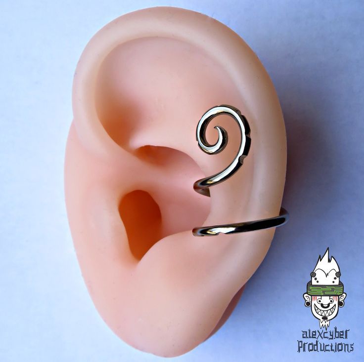 a fake ear with a spiral design on the top of it and a black nose clip