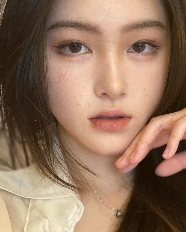 Eyebrow For Round Face, Asian Eyebrows, Round Eyebrows, Makeup Asia, Makeup Ulzzang, Clean Makeup, Human Hair Lace Wigs, Asian Makeup, Girls Makeup