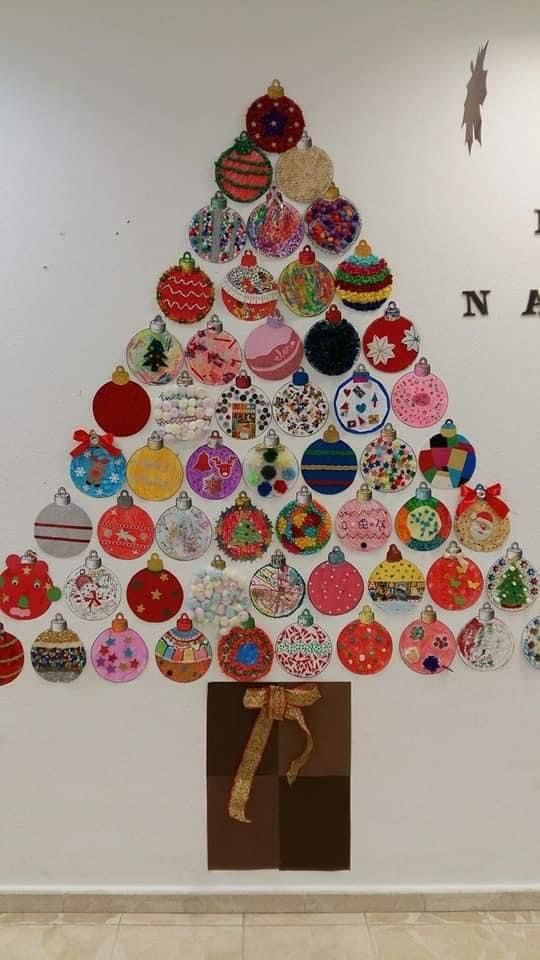 a christmas tree made out of buttons on the wall