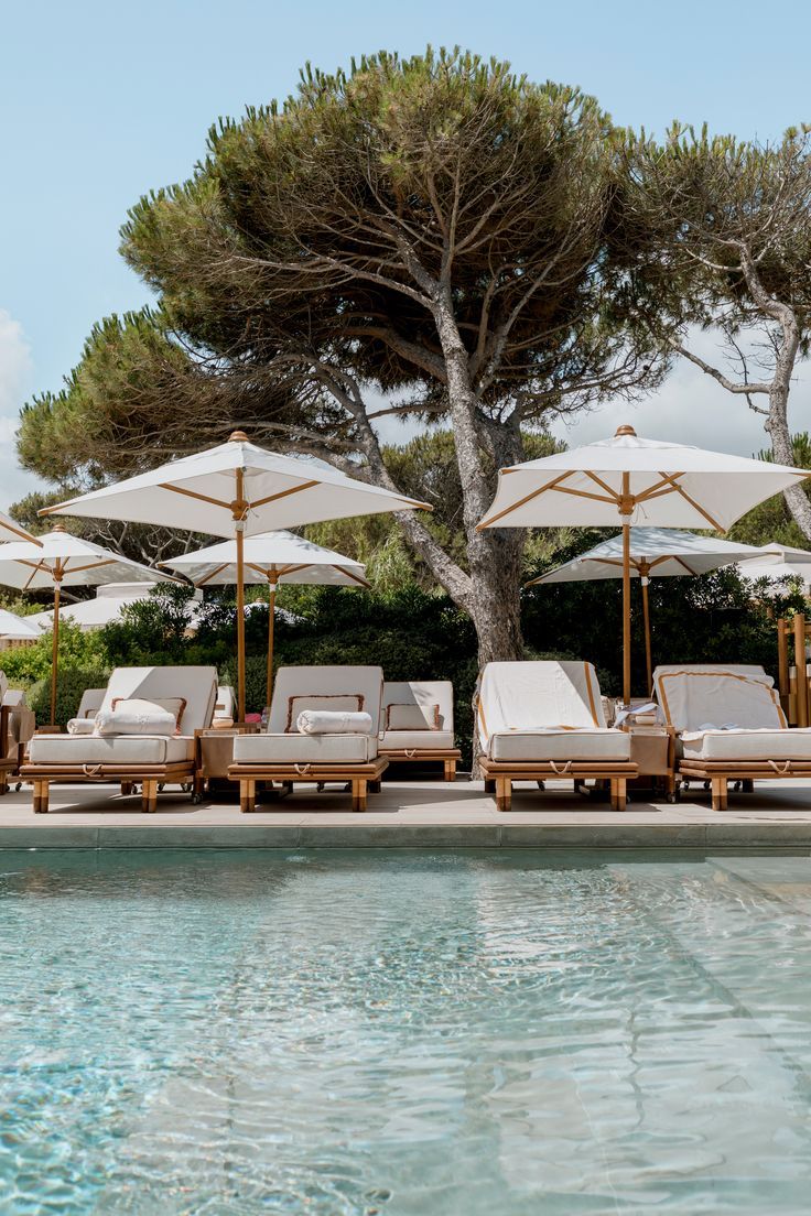 Shooting photo luxury hotel and restaurant 
Gigi restaurant Saint-Tropez
Instagram content creation Fisher Island Miami, Elegant Pool, Pool Restaurant, Pool Bed, Penthouse Interior, Summer Moodboard, Small Villa, What Dreams May Come, Pool Chairs