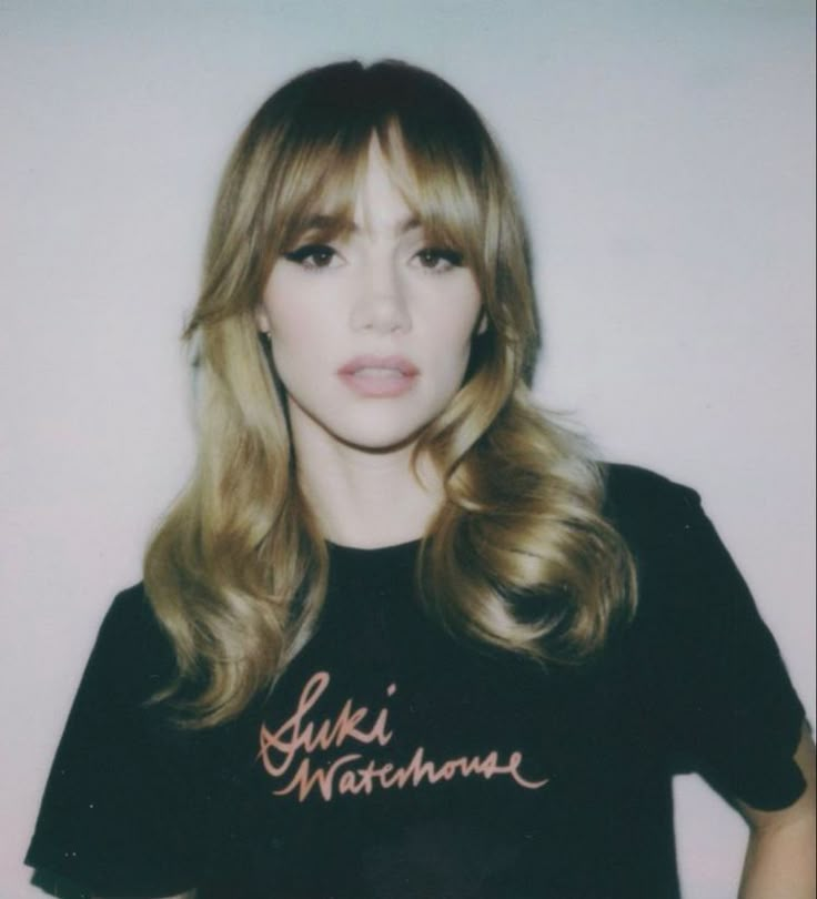 Ellise Chappell, 70s Haircuts, Dj Aesthetic, Taylor Lashae, Girl Dj, Elisabeth Moss, Girl Haircut, Suki Waterhouse, Fidel Castro