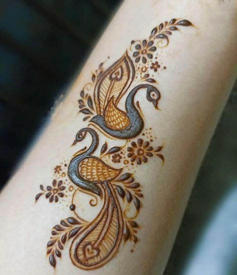 Asthetic Mehendi Design Easy, Mhendi Design Unique Latest, Back Side Mehndi Design, Mehendi Course, Mehndi Event, Peacock Artwork, Peacock Mehndi, Peacock Mehndi Designs, Peacock Drawing