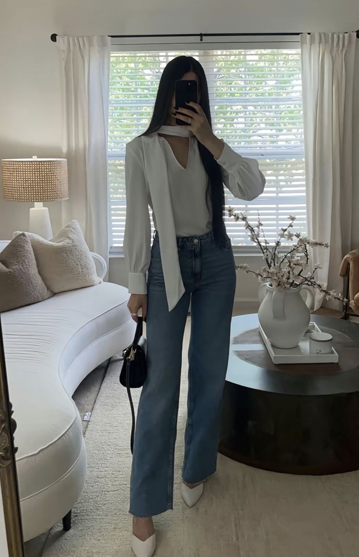 Classic Modest Style, Modern Luxury Outfits, Fundraiser Dinner Outfit, Workshop Outfits For Women, Elegant Modest Outfit, Comfortable Elegant Outfits, Elegant But Casual Outfits, Fancy Outfits With Jeans, Elegant Outfit With Sneakers