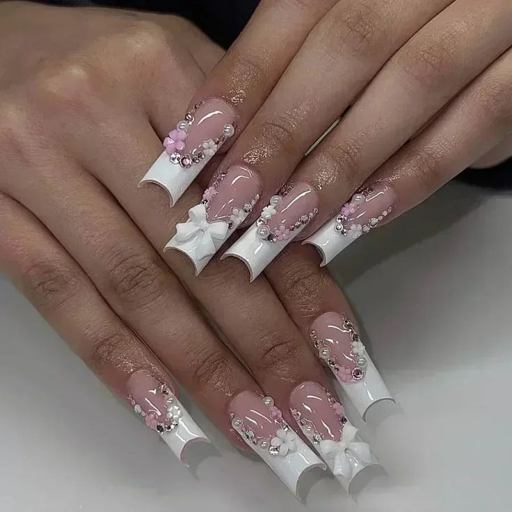 Christmas Nails White And Pink, Long Square Acrylic Nails Winter, Pink White Christmas Nails, Winter Nail Inspo Square, Christmas Nails Long Square, Square Nails Winter, Nails Black Pink, Fake Nails Black, Nails Press Ons