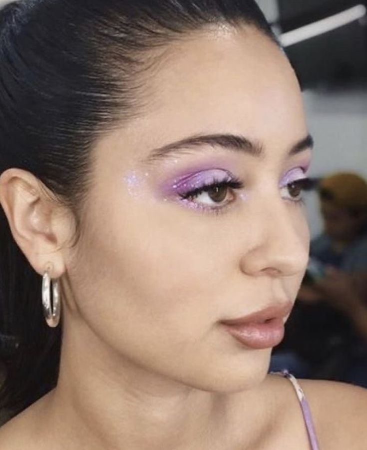 Fairy Makeup Looks Purple, Shimmery Purple Eye Makeup, Purple Glam Makeup Looks, Purple Rave Makeup, Purple Rhinestone Makeup, Purple Glitter Eye Makeup, Purple Fairy Makeup, Xv Makeup, Purple Makeup Looks