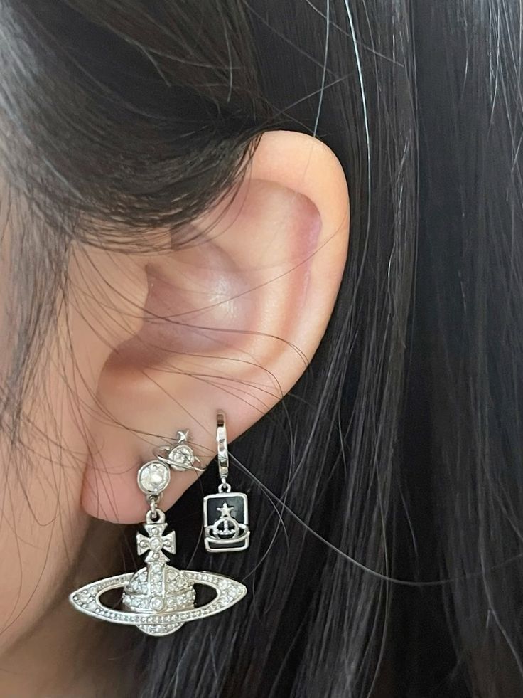 Vivienne Westwood Wishlist, Jewellery Vivienne Westwood, Vivienne Westwood Earrings Stack, Vivienne Westwood Silver Earrings, Vivienne Westwood Earring Stack, Vivienne Westwood Piercing, Earing Inspo Aesthetic, Vivien Westwood Earrings, Vivienne Westwood Jewellery Earrings