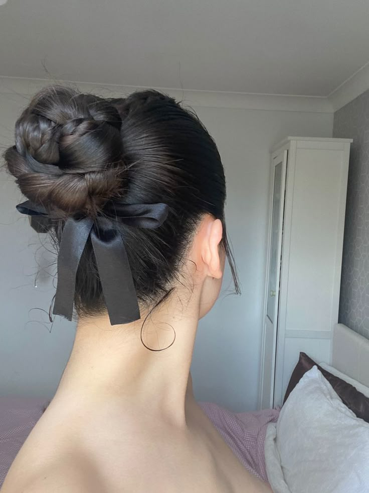 Κούρεμα Bob, Birthday Hairstyles, Easy Bun, Easy Bun Hairstyles, Fishtail Braid, Ribbon Hairstyle, Trendy Hair Color, Sleek Hairstyles, Aesthetic Hair