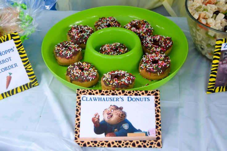 Zootopia Birthday Party Food Ideas - Clawhauser's Donuts #Zootopia Zootopia Birthday Party Ideas, Zootopia Birthday Party, Zootopia Party, Zootopia Birthday, Zootopia Movie, Birthday Party Food Ideas, Disney Party Ideas, Movie Night Food, Disney Movie Night