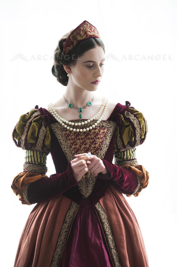 Tudor Fashion Women, Tudor Dress, Tudor Fashion, Medieval Woman, Fantasy Dresses, Medieval Dress, Medieval Clothing, Medieval Fashion, Historical Costume