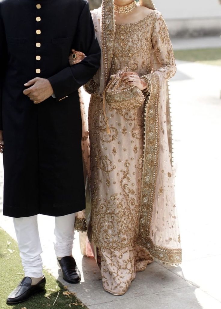 Nikkah Outfit Bride And Groom, White And Pink Nikkah Dress, Pakistani White Bridal Dress, Nikkah Dress Muslim, Bride Engagement Dress, Red Bridal Lehenga Pakistani, Engagement Dress For Bride Indian, Pakistani Bride And Groom, Nikkah Bride