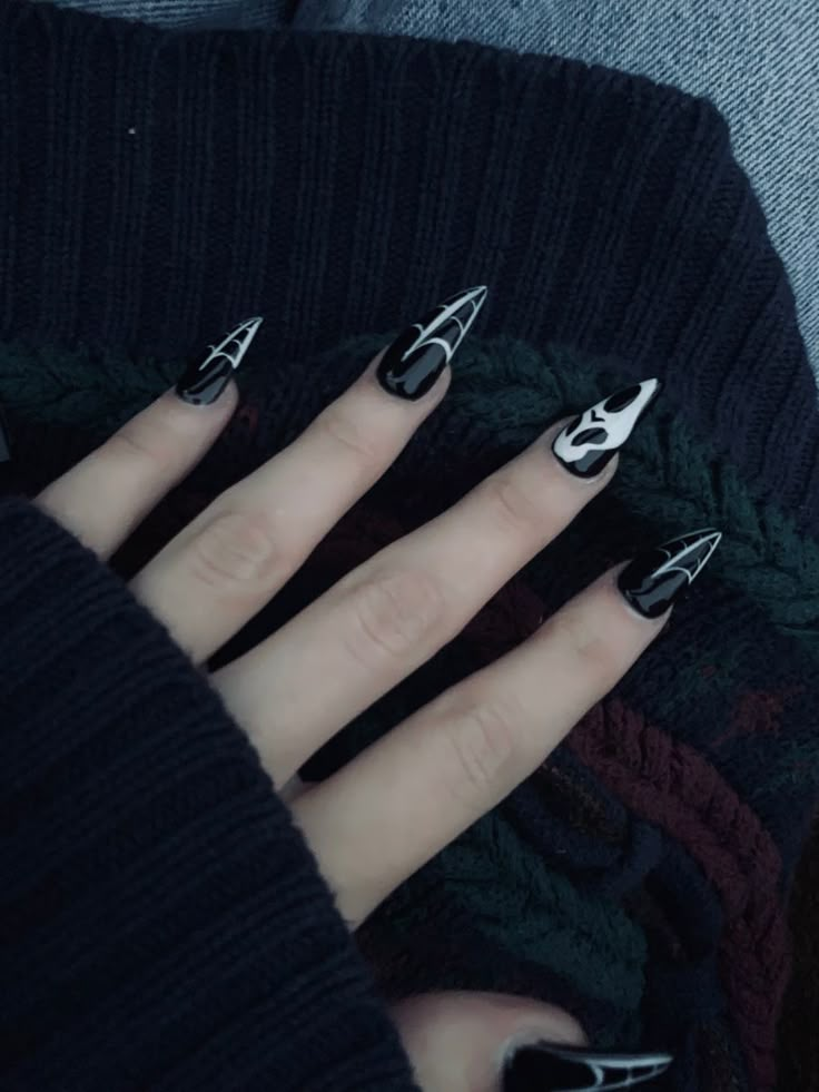 Ghostface scream Halloween spooky nails nail art Nails Hippie, Black Acrylic Nail Designs, Scream Nails, Nails Goth, Horror Nails, Halloween Nails Easy, Halloween Acrylic Nails, Black Acrylic Nails, Hippie Nails