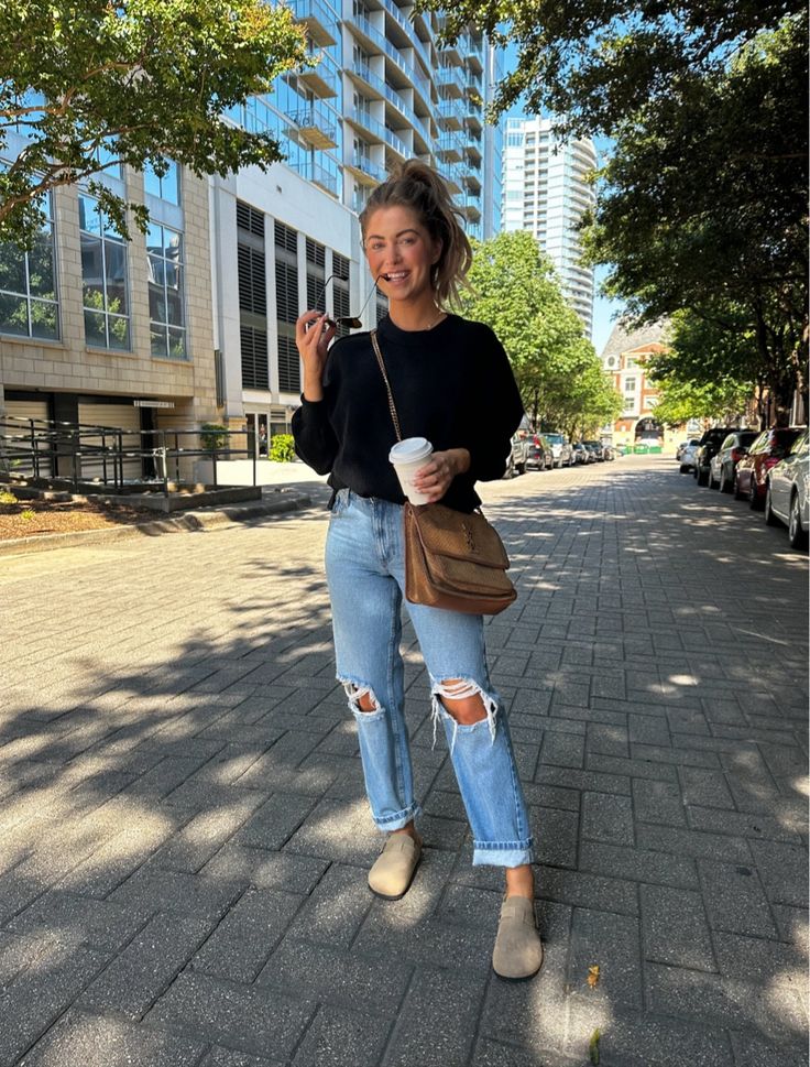 Boston Clogs Outfit, Clog Outfit, Boston Outfits, Dinner Outfit Casual, Birkenstock Outfit, Skandinavian Fashion, Outfit Inspo Fall, Mom Outfits, Look At You