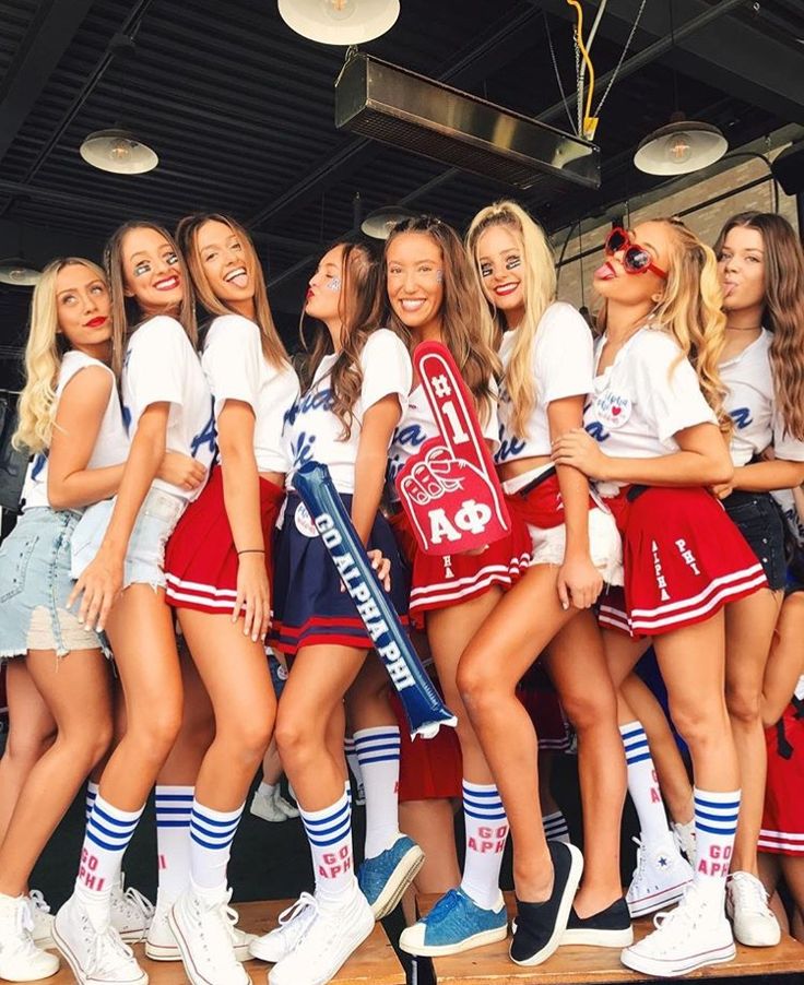 the cheerleaders are posing for a photo together