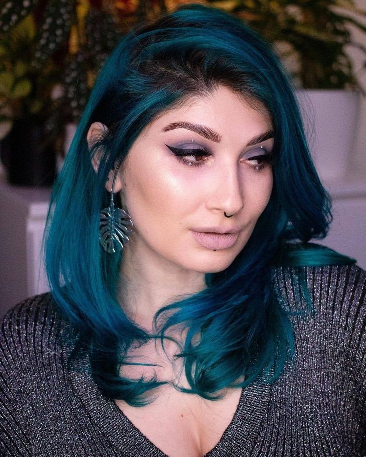 Obsessed with this Cerulean Sea + Smokey Teal blend on @alexmarieartistry 🌊 #tealhair #lunartides Lunar Tides Cerulean Sea, Cerulean Sea Hair, Deep Teal Hair, Smokey Teal Hair, Teal Blue Hair, Teal Hair Dye, Dark Teal Hair, Grunge Hairstyle, Cerulean Sea