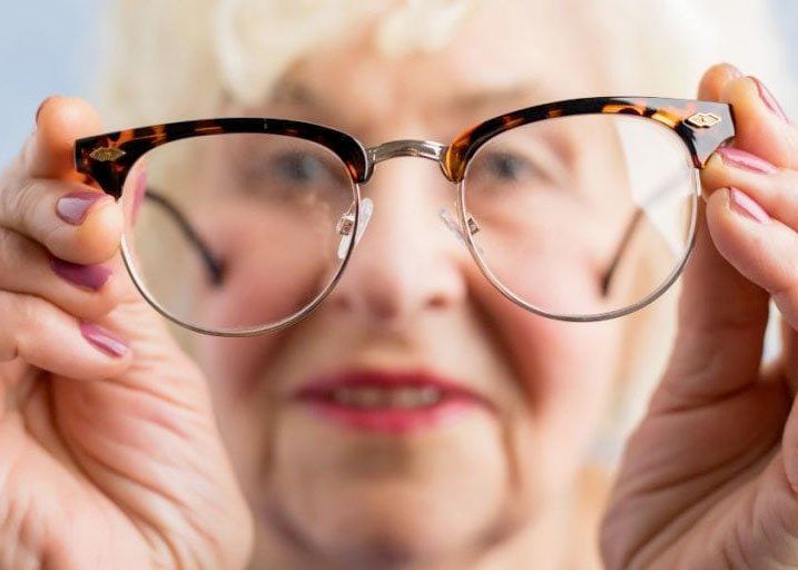 Could Age-Related Vision Loss Be Reversed? New Tests Look Promising! Age-related vision changes seem inevitable, but new research might have found a way to reverse age-related macular degeneration. Learn more! https://assileye.com/blog/can-age-related-vision-loss-be-reversed/?id=7KA5H4pq_z #presbyopia #visionloss #agerelatedvisionloss #AssilGaurEyeInstitute #LosAngeles #BeverlyHills #SantaMonica #EyeCare #VisionCorrection #EyeSurgery #Ophthalmology #EyeCare #EyeDoctor #EyeSurgeon Health Is Wealth Quotes, Calcium Deposits, Bone Diseases, Calcium Supplements, Senior Discounts, Vision Loss, Bone Loss, Health Journal, Health Snacks