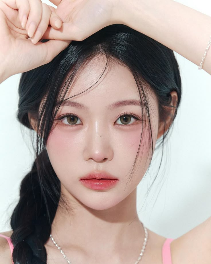 🍓 | Instagram Warm Tone Makeup, Makeup Looks Prom, Makeup Layout, Asian Makeup Tutorials, Korean Makeup Tutorials, 얼굴 드로잉, Casual Makeup, Ethereal Makeup, 사진 촬영 포즈