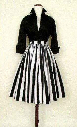 Black and White Audrey Hepburn Look Rockabilly Outfits, Hepburn Style, Lauren Bacall, Retro Mode, Black And White Stripes, 50s Fashion, 1950s Fashion, 가을 패션, Mode Vintage