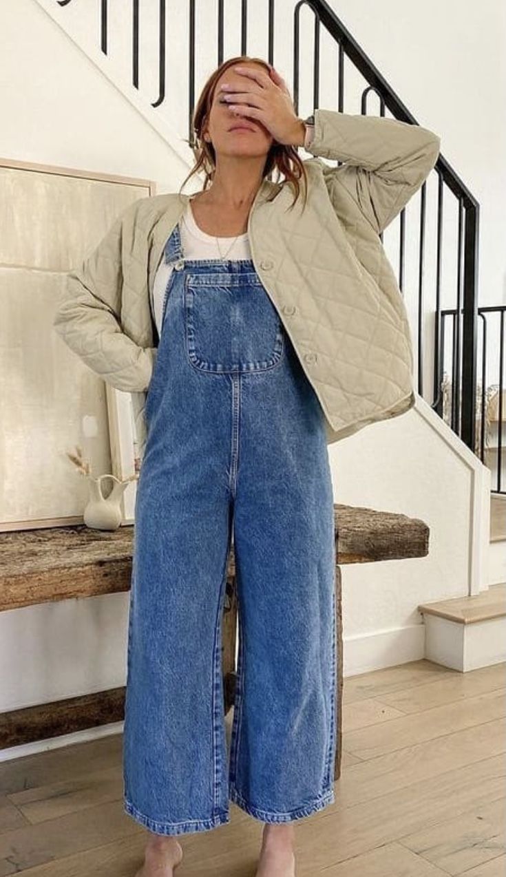 Casual Tourist Outfit Summer, Overall Outfit Inspiration, Casual Office Spring Outfits, Nantucket Outfit Spring, Winter Outfits Overalls, Bluegrass Aesthetic Outfit, Overalls Outfit Aesthetic Fall, Chessy Aesthetic Outfits, Easter Outfit 2024