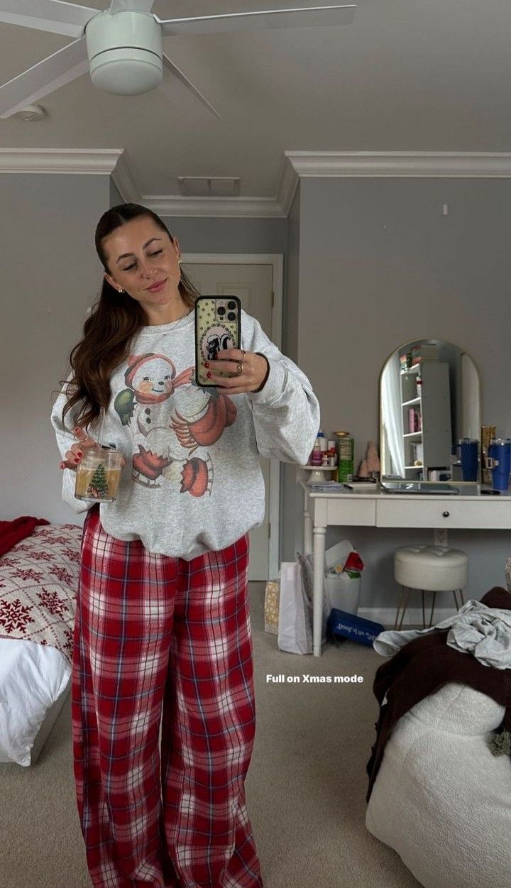 Pj Outfit, Pajamas Aesthetic, Pajama Outfit, Christmas Dreaming, Pajama Day, Trendy Christmas Outfits, Christmas Pj, Pajama Outfits, Cozy Pajamas