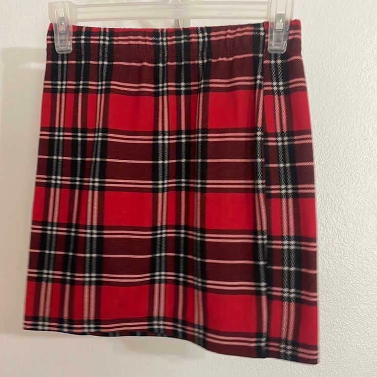 Shein Bodycon Mini Skirt. Size Xs (Women’s). Never Worn. Very Stretchy With An Elastic Waistband. Skirts Shein, Shein Skirts, Bodycon Mini Skirt, Bodycon Skirt, Body Con Skirt, Red And Black, Elastic Waistband, Mini Skirt, Womens Skirt