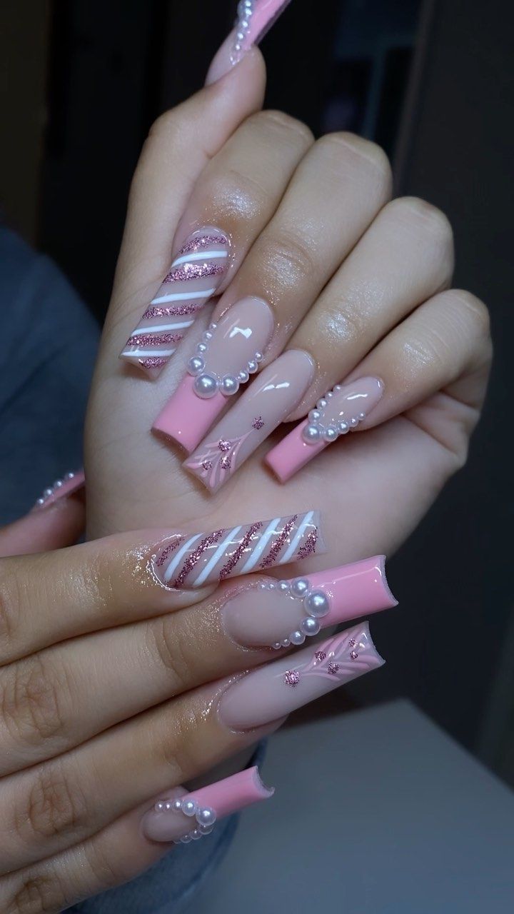 Long Acrylic Nails With Design, Pink Winter Nail Set, Acrylic Nails Ideas Winter, Nail Sets Ideas, Cute Long Acrylic Nails Ideas, Pink Winter Nails Acrylic, Winter Nail Sets, Winter Pink Nails, Long Nails Inspiration