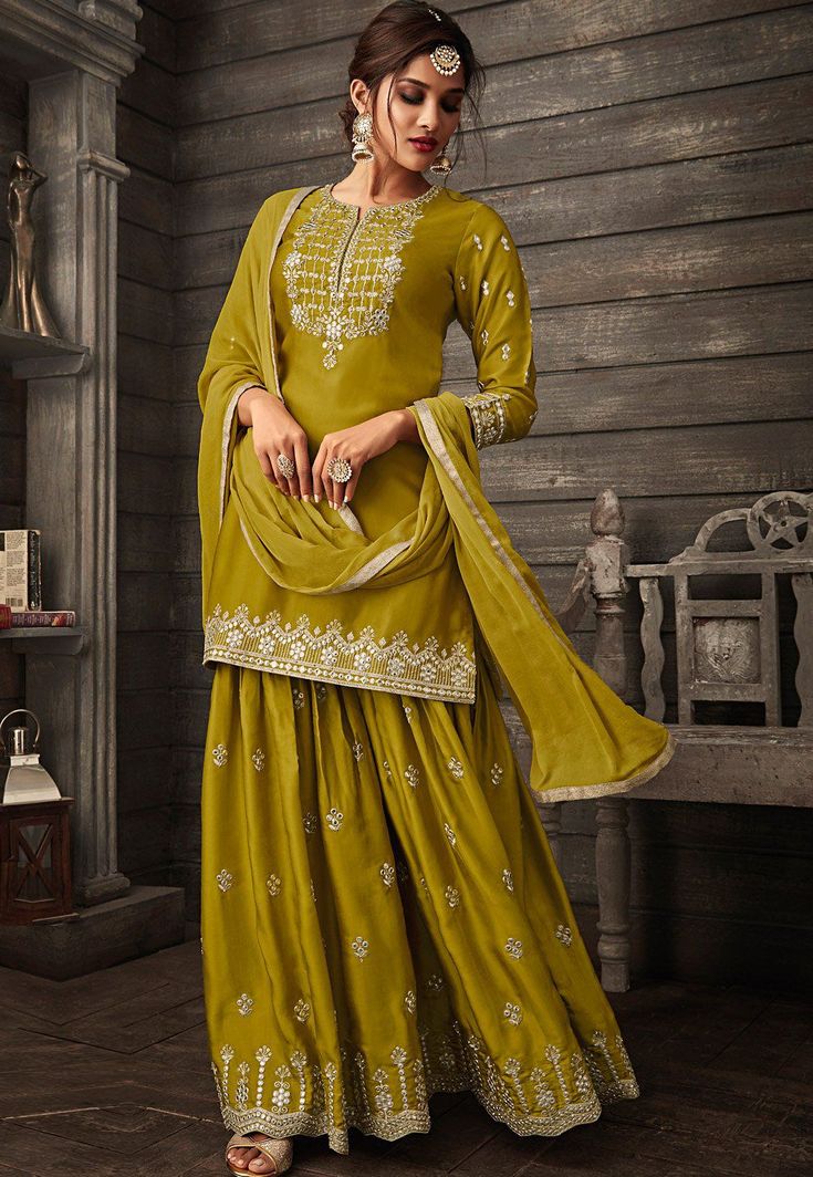 Sharara Style, Orang India, Sharara Designs, Gaun Fashion, Palazzo Suit, Sharara Suit, Salwar Kamiz, Kurta Designs Women, Ethnic Outfits