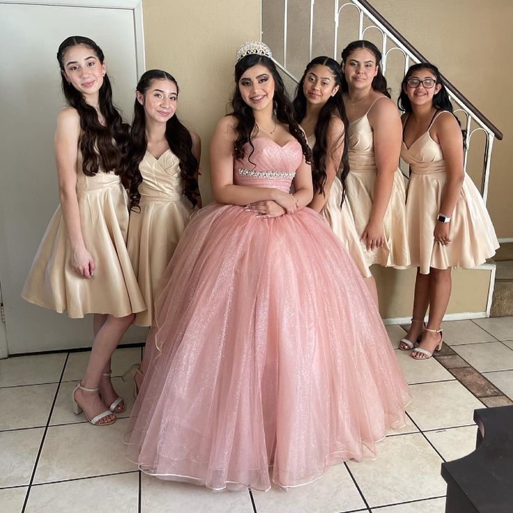 Pink Quinceanera Damas, Damas Dresses For Quince Pink, Quinceanera Damas Outfits, Quinceanera Pink And Gold, Dama Outfits Quinceanera, Quince Damas Outfits, Damas And Chambelanes Outfits, Damas Outfits Quinceanera, Pink And Gold Quinceanera Dress