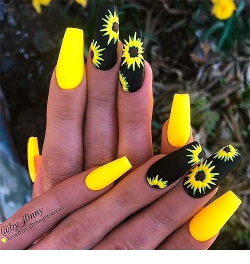 Nails With Sunflowers, Hot Nail Designs, Yellow Nail Art, Yellow Nails Design, Sunflower Nails, Nails Yellow, Nagellack Trends, Valentine Nails, Black Nail Art